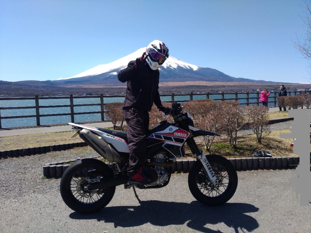 山中湖と富士山とWR250X
