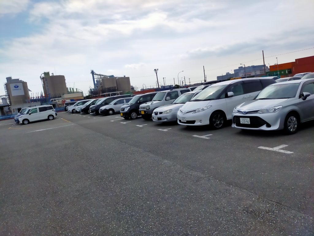 本牧海釣り施設に駐車されている車