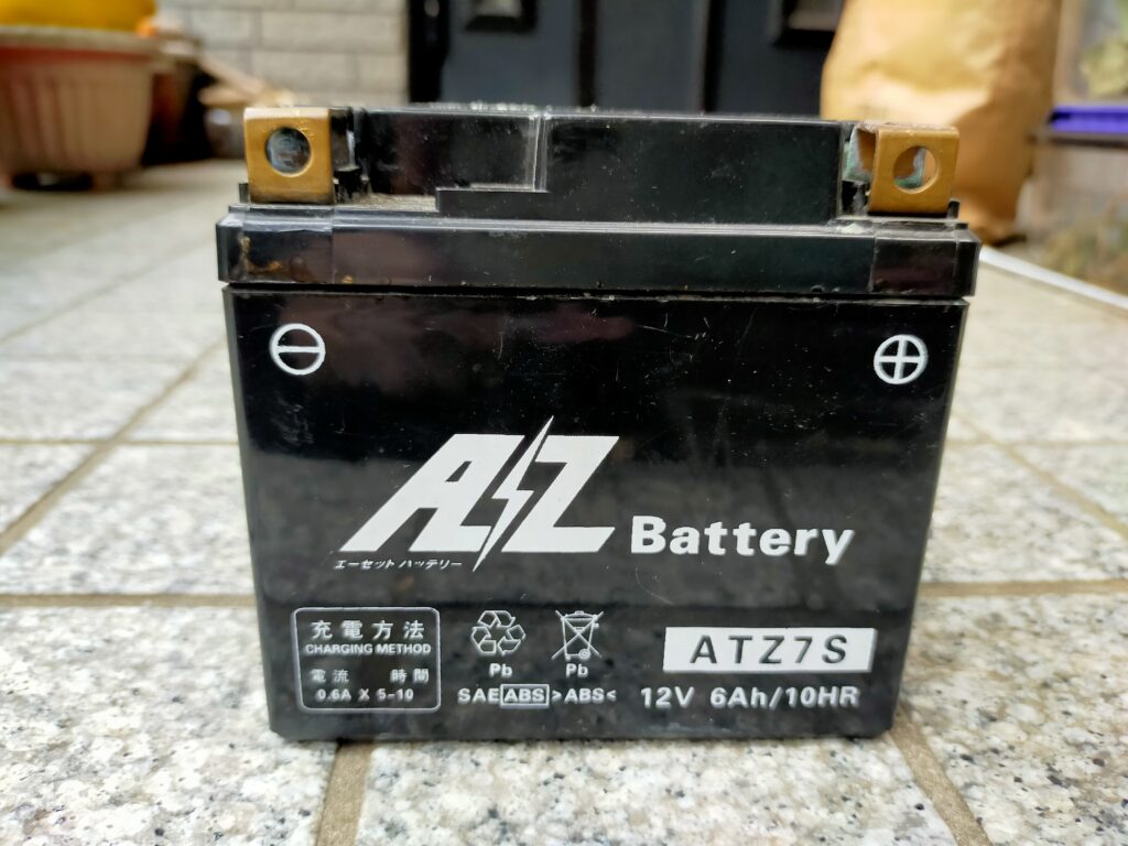 古くてダメになったWR250Xのバッテリー